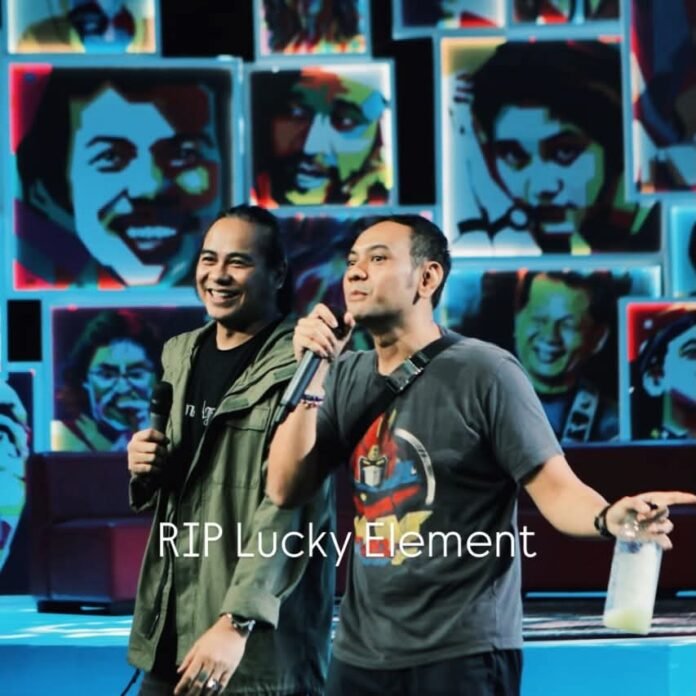 Lucky Element saat bernyanyi bersama sahabatnya Ferdy Tahier. (Foto: Ist)