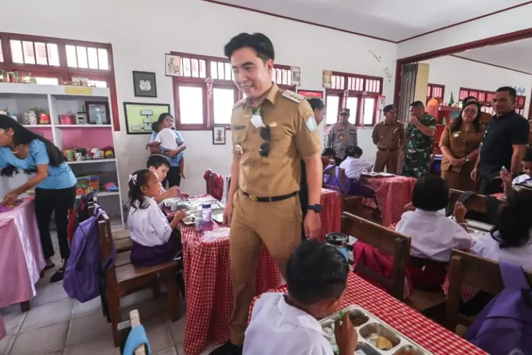 Acara peresmian SPPG dipusatkan di SD GMIST Yerusalem Enemawira. (Foto: Ist)