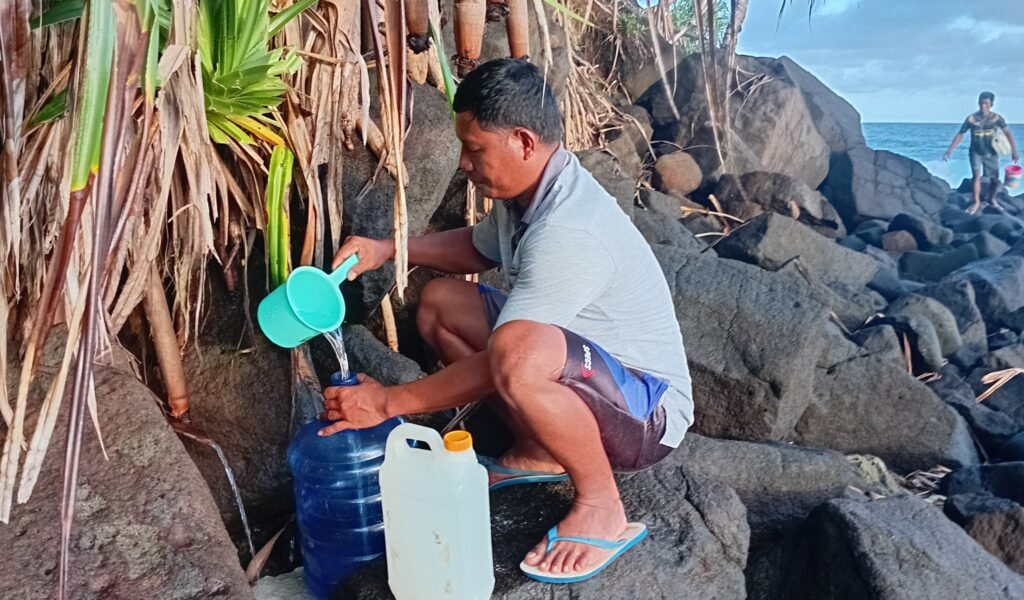 Krisis Air Bersih Melanda Kampung Matutuang Marore Warga Antre Berjam-jam Demi Air Minum