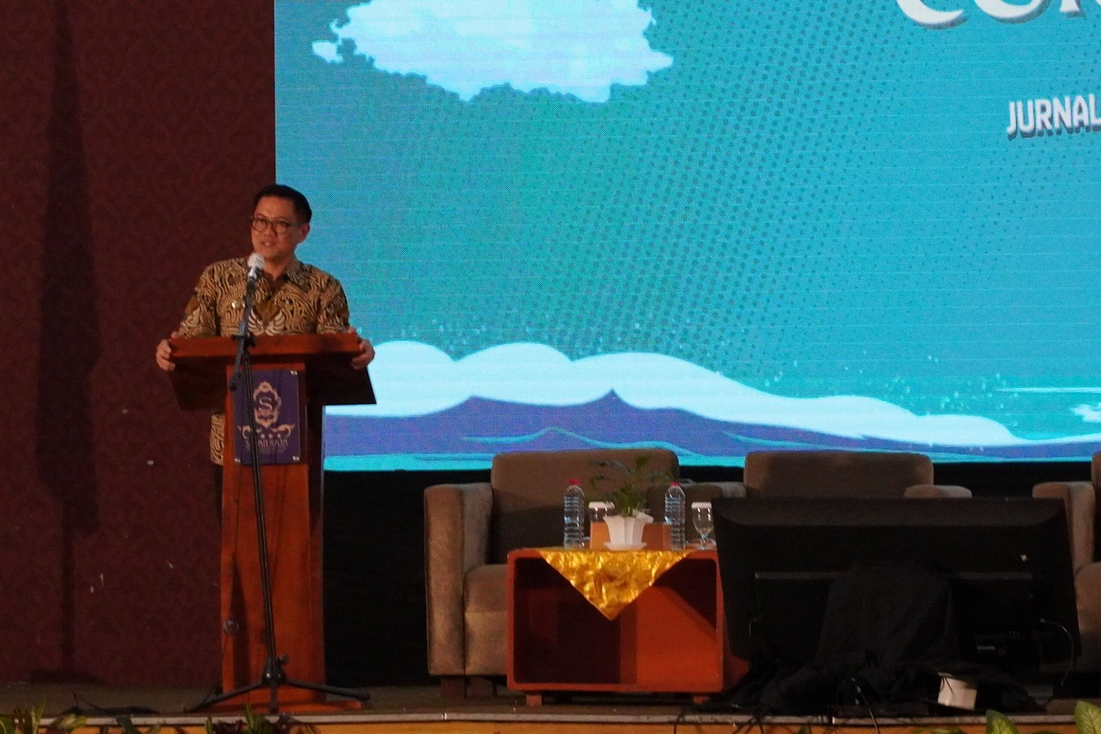 Pembukaan GPC 2026 di Minahasa Utara. Bupati Mihanasa Utara Joune Ganda memberikan materi perlindungan pulau-pulau kecil. (Foto: Ist)