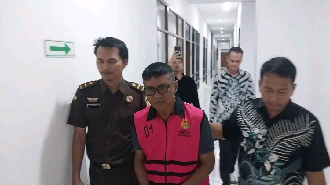 Seorang berinisial IKM menjadi tersangka dalam perkara dugaan tindak pidana korupsi pembangunan ruang kelas baru di SMA Negeri 1 Siau Timur. (Foto: Ist)