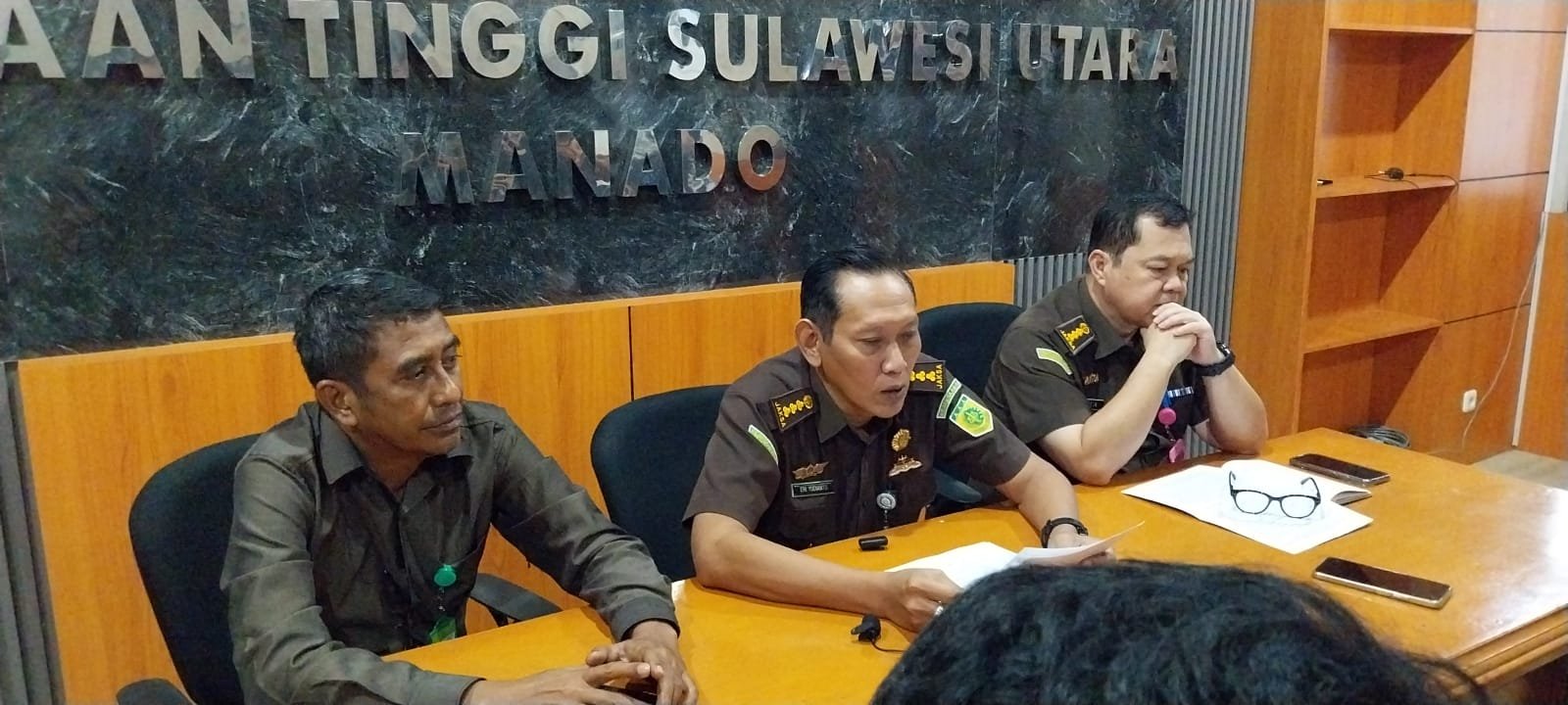 Konferensi Pers Kajati Sulawesi Utara mengenai Perkara Korupsi Gunung Ruang. (Foto: Albert Nalang)
