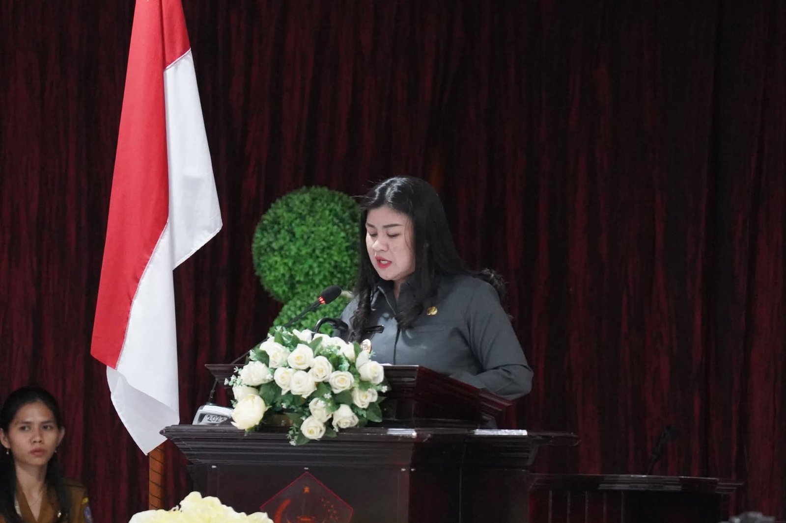 Bupati Kepulauan Siau Tagulandang Biaro (Sitaro), Chyntia Ingrid Kalangit, menyampaikan Laporan Keterangan Pertanggungjawaban (LKPJ) Tahun Anggaran 2025. (Foto: Ist)