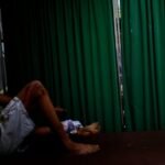 Kendaraan Keluar Jalur di Jalan Manganitu-Tahuna, Siswa 16 Tahun Luka dan Patah Kaki