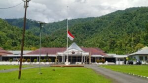 Pemkab Sangihe Instruksikan Bendera Setengah Tiang Tiga Hari untuk Hormati H. R. Makagansa