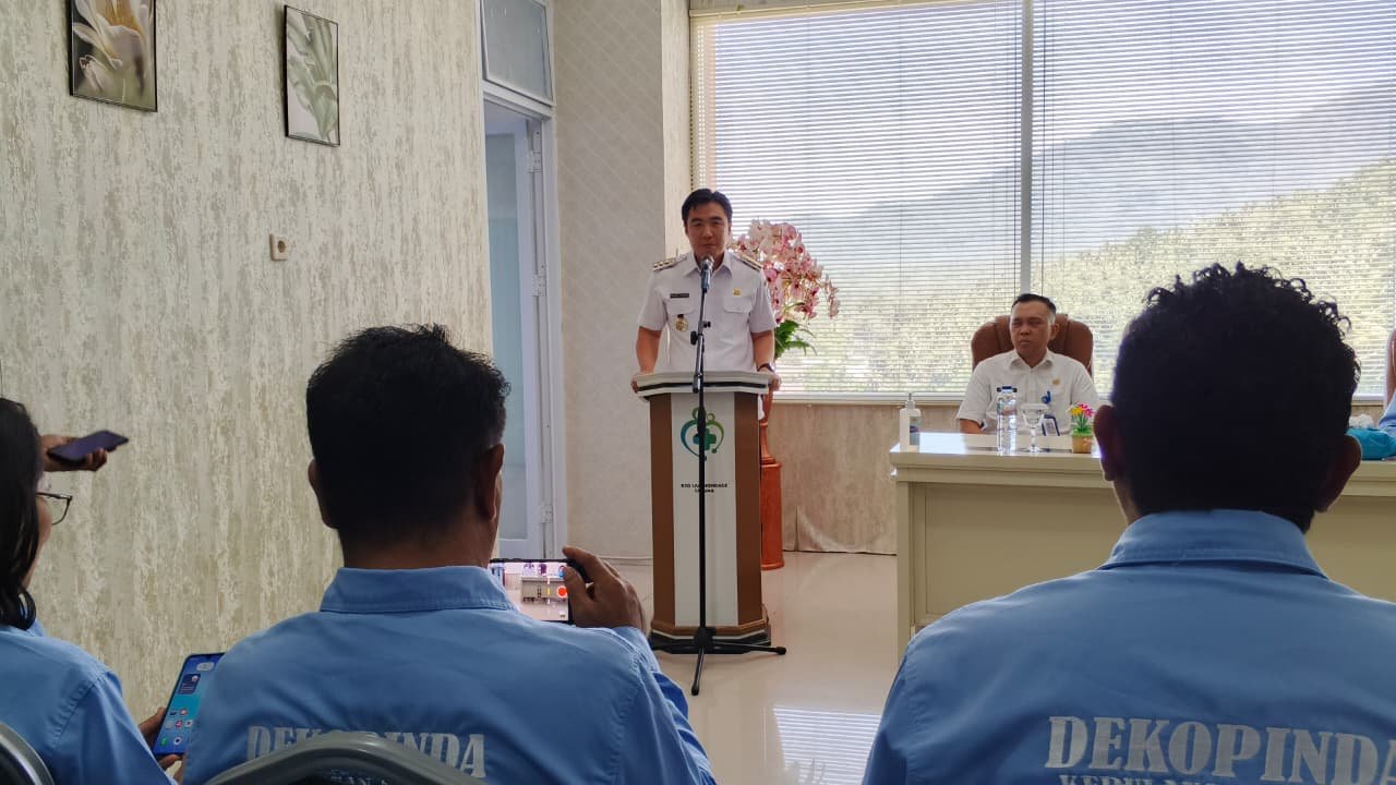 Bupati Kepulauan Sangihe, Michael Thungari menyampaikan sambutan mengawali Penandatanganan nota kesepahaman (MoU), RSUD Liun Kendage Tahunda dan Dekopinda Sangihe diksasikan Bupati Kepulauan Sangihe, Michael Thungari. (Foto: SNews)