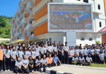 Peringati 63 Tahun Integrasi Papua, Rektor Unsrat Berbaur dengan Penghuni Asrama Mahasiswa Nusantara