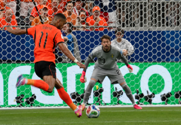 Belanda Mengamuk! Brobbey dan Gakpo Bersinar Saat Oranje Hancurkan Swedia 5-1