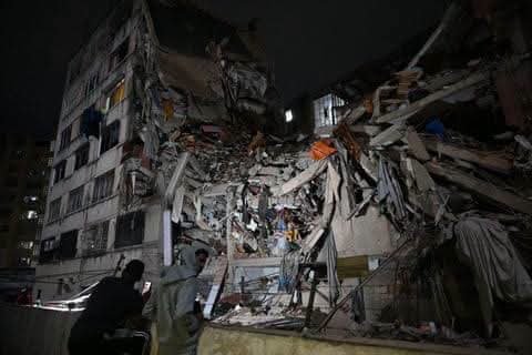 Salah satu gedung yang runtuh akibat gempa di Venezuela. (Foto: Ist)