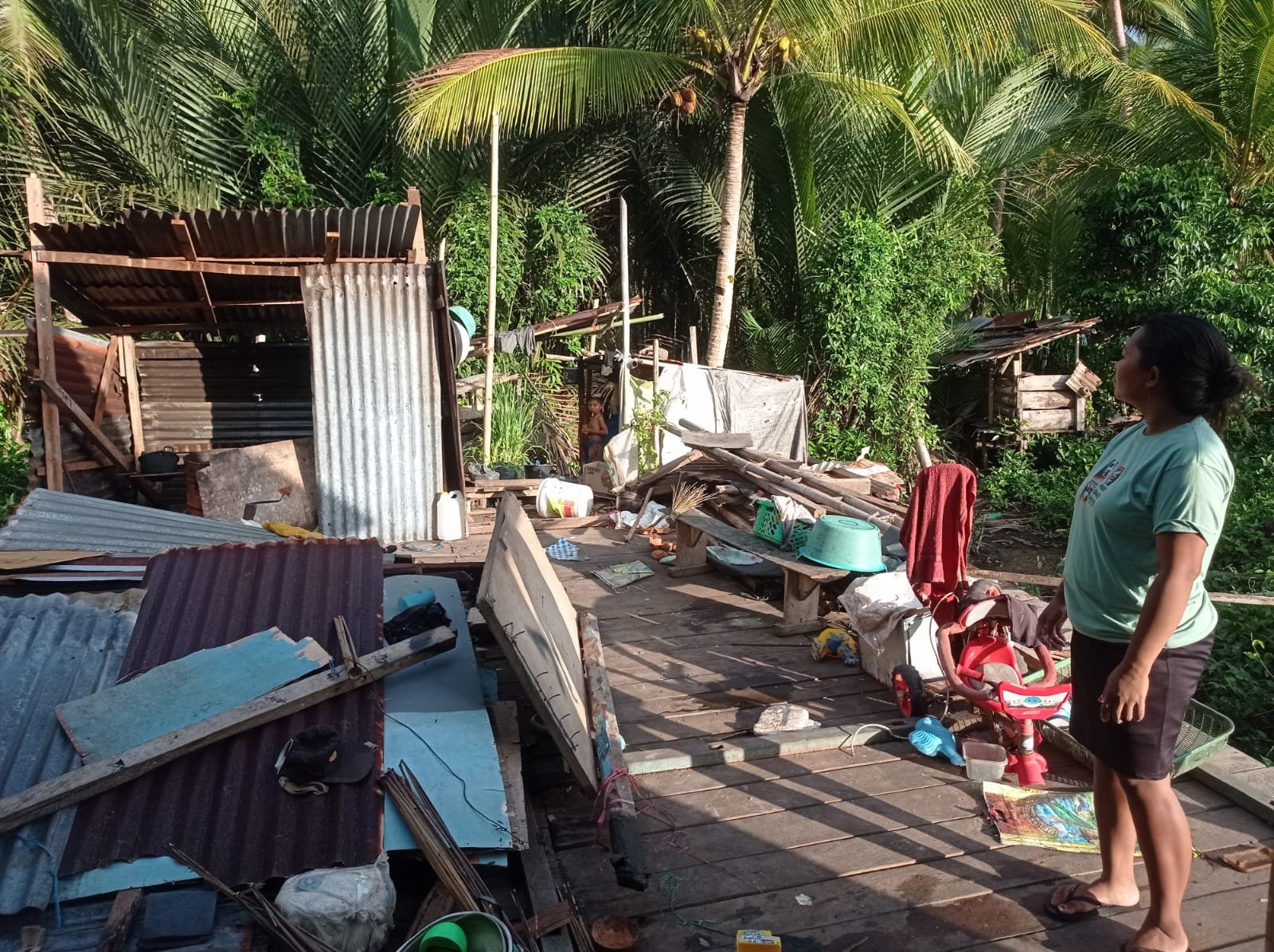 Salah satu rumah warga di Kampung Simueng yang rusak akibat gempa M7,7. (Foto: Ist)