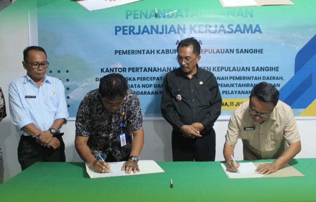 Kantor Pertanahan Kabupaten Kepulauan Sangihe bersama Pemerintah Kabupaten Kepulauan Sangihe menandatangani Perjanjian Kerja Sama (PKS) sebagai upaya memperkuat tata kelola pertanahan, pengelolaan aset daerah, serta optimalisasi pelayanan publik. (Foto: Ist)