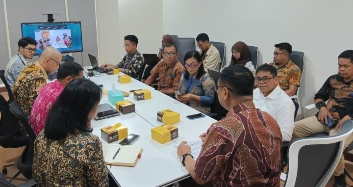 Plt Bupati Heronimus Makainas memimpin Pemkab Sitaro dalam audiensi dengan Kementerian PKP. (foto: Kominfo Sitaro)