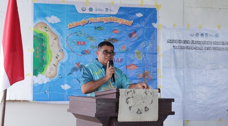 Plt Bupati Kepulauan Sitaro Heronimus Makainas. (foto: Rare Indonesia)
