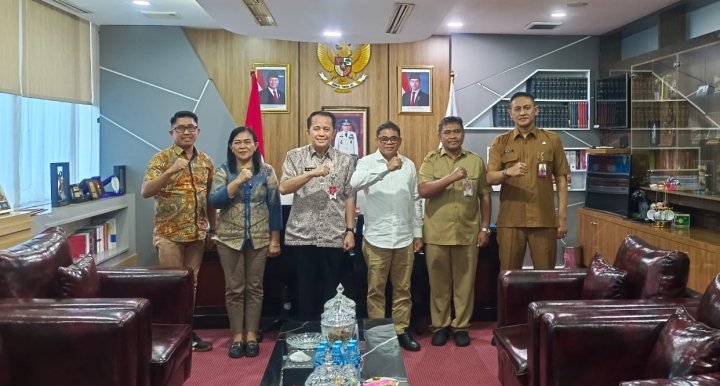 Rombongan dari Pemkab Kepulauan Sitaro di Kantor Kementerian Dalam Negeri. (foto: Kominfo Sitaro)