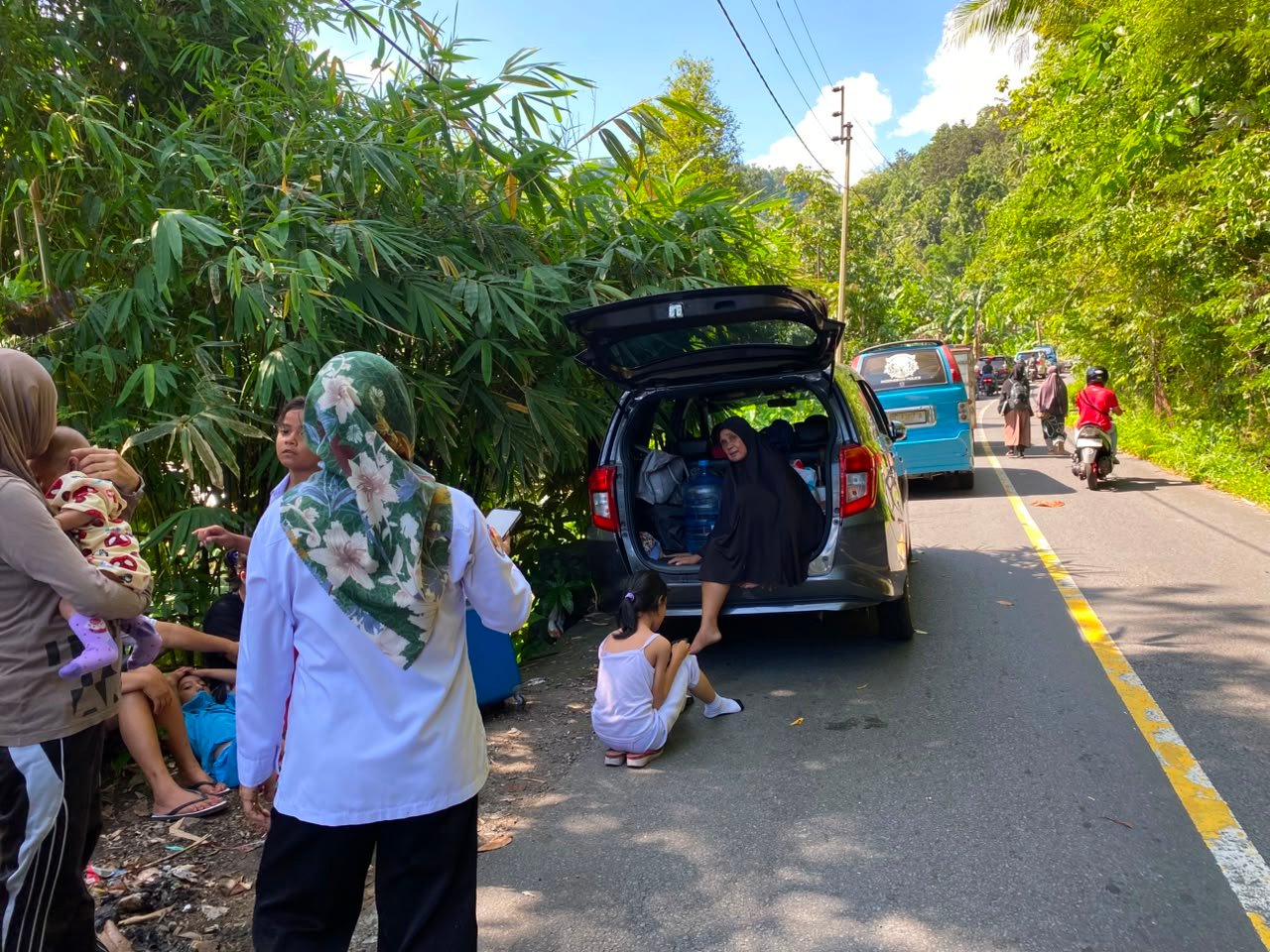 Warga Tahuna mengungsi di dataran tinggi, pasca gempa M 7,7. (Foto: Snews)