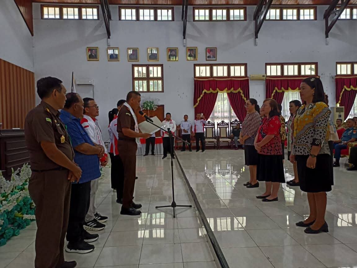 Jacob Hendrik Pattypeilohy mengukuhkan DPC Srikandi Jaga Desa Talaud periode 2026–2031, kabupaten pertama di Sulawesi Utara secara resmi. (Foto: Ist)