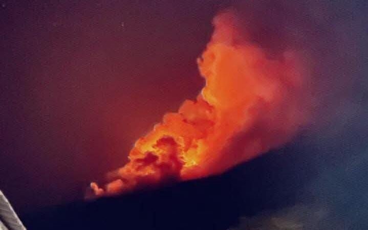 Gunung Karangetang Erupsi Lagi, Plt Bupati Sitaro Minta Warga Siau Waspada