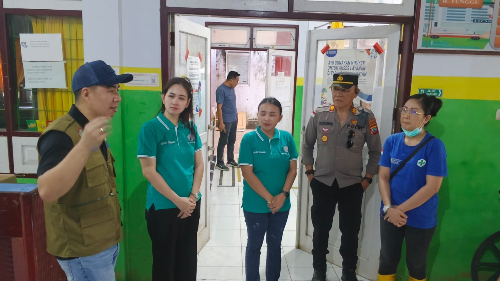 Bupati Michael Thungari meninjau Puskesmas Tamako yang terdampak banjir, Jumat (24/7/2026). (Foto: SNews)