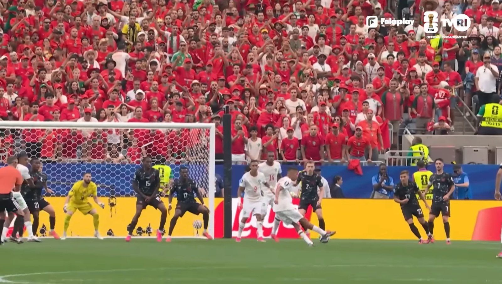 Gelandang kreatif Azzedine Ounahi melepaskan tembakan keras pada menit ke-50 yang gagal diantisipasi kiper Kanada dan membawa Maroko unggul 1-0. (Foto: Tangkapan layar Youtube)