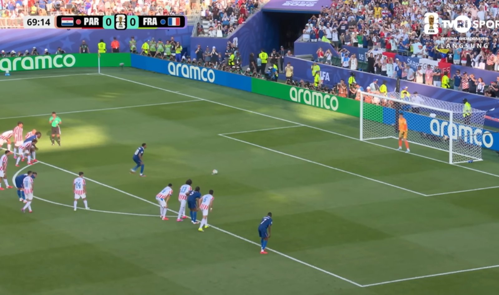 Mbappe yang maju sebagai algojo menjalankan tugasnya dengan sempurna. (Foto: Tangkapan layar Youtube)