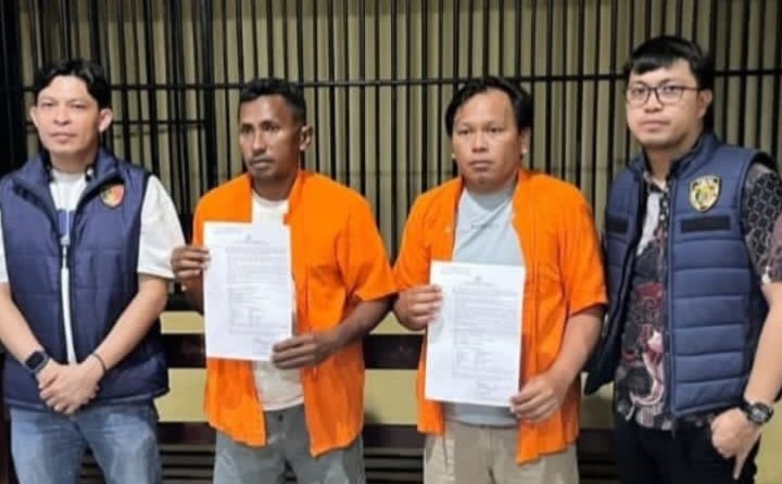Dua tersangka penggelapan uang perusahaan ditahan Polda Sulawesi Utara. (Dok. Istimewa)
