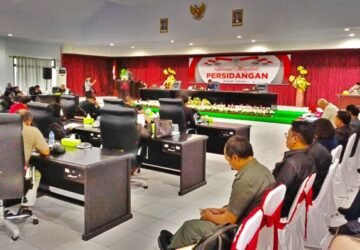 Plt Bupati Sitaro Heronimus Makainas Bicara Realisasi APBD 2025 di Paripurna DPRD