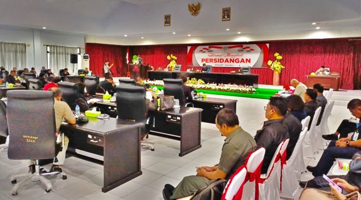 Pelaksanaan Rapat Paripurna di DPRD Sitaro. (foto: Kominfo Sitaro)