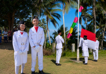 Dua Siswa Tanpa Status Kewarganegaraan Jadi Pengibar Bendera di Perbatasan