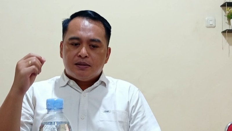 Dr Ferley B Kaparang menyampaikan insight-nya dalam diskusi lintas pihak di Kantor Komisi Yudisial Penghubung Wilayah Sulawesi Utara. (foto: Selusurnews)