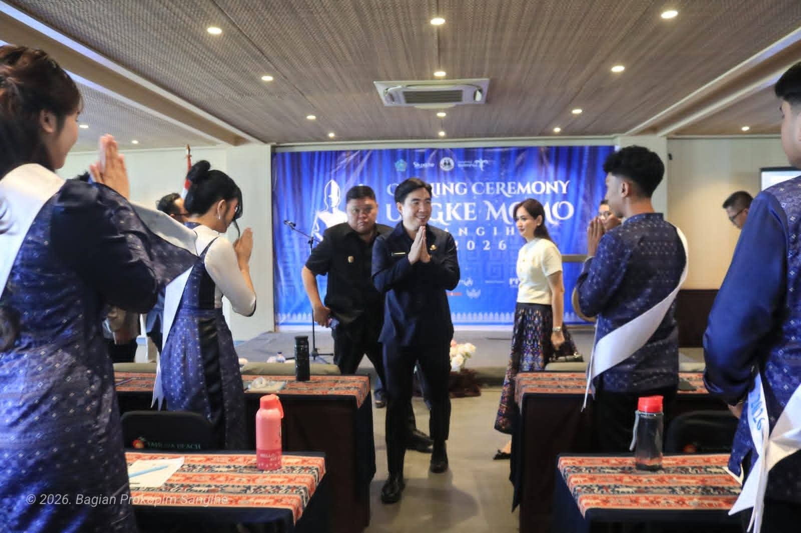 Bupati Kepulauan Sangihe, Michael Thungari saat menghadiri pembukaan ajang Ungke-Momo Sangihe. (Foto: Ist)