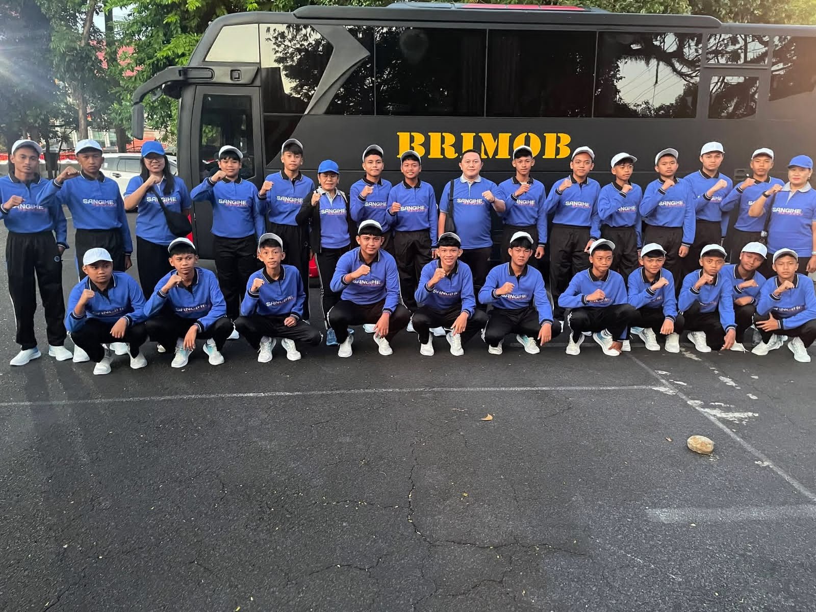 Pelajar SMP Sangihe B meraih juara pertama gerak jalan 8 kilometer tingkat Sulawesi Utara. (Foto: Ist)