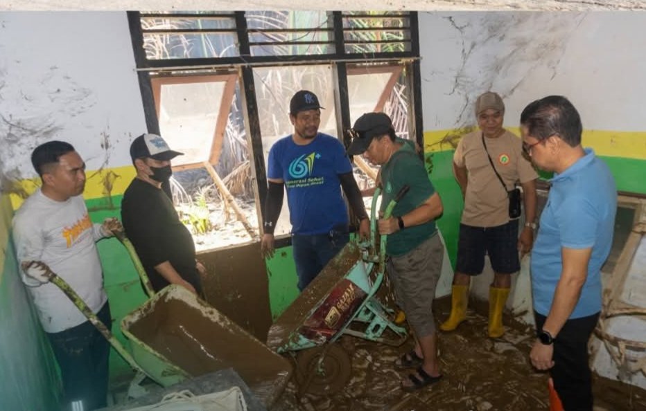 Banjir pada 22 Juli 2026 merendam sejumlah alat kesehatan di Puskesmas Tamako. (Foto: Ist)