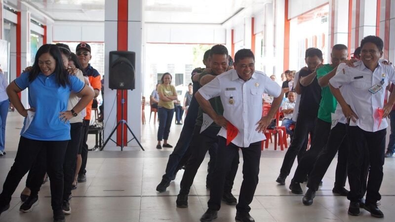 Perkuat Soliditas ASN Sitaro, Plt Bupati dan Pj Sekda Kompak Ramaikan Lomba Pinguin Antar OPD
