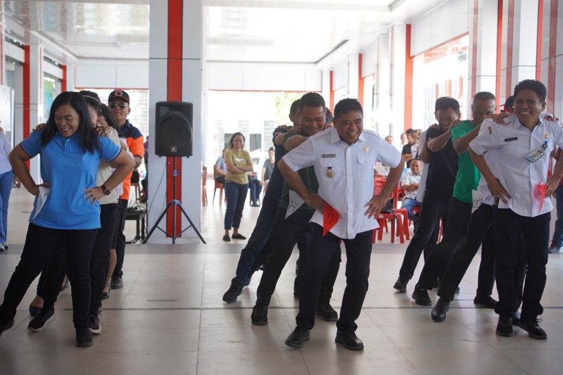 Pejabat Sitaro memeriahkan HUT Kemerdekaan RI dengan berbagai kegiatan. (foto: Kominfo Sitaro)