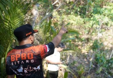 Tembus Medan Terjal di Puncak Kemarau, Plt Bupati Sitaro Berjibaku Pantau Karhutla di Kampung Nameng
