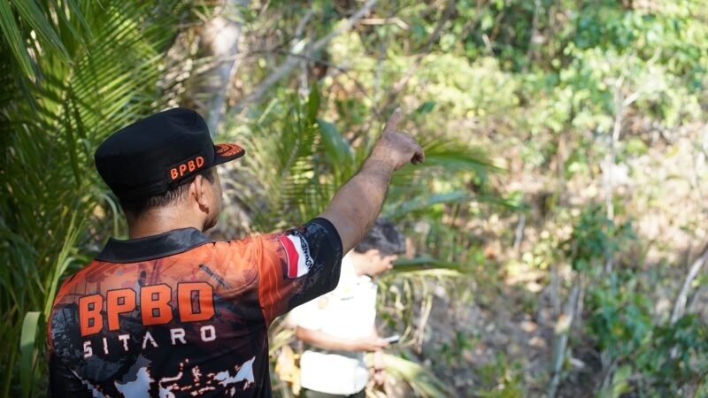 Tembus Medan Terjal di Puncak Kemarau, Plt Bupati Sitaro Berjibaku Pantau Karhutla di Kampung Nameng