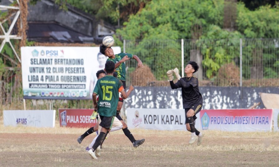Aksi pemain Humbia SS (seragam hijau) dalam laga final Soeratin Cup U15 di Stadion Klabat Manado Jumat 11 September 2026. (foto: Panitia Turnamen Soeratin Cup)