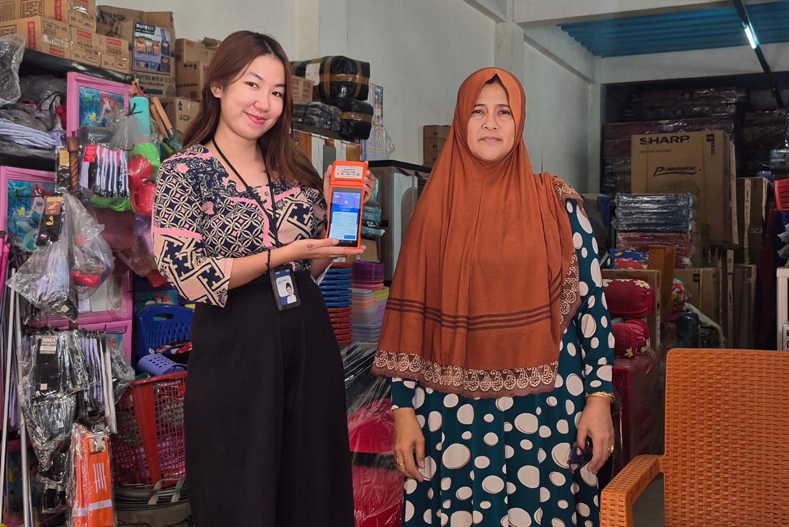 Petugas BRI bersama Agen RILink Jamil di Talaud. (Foto: Ist)