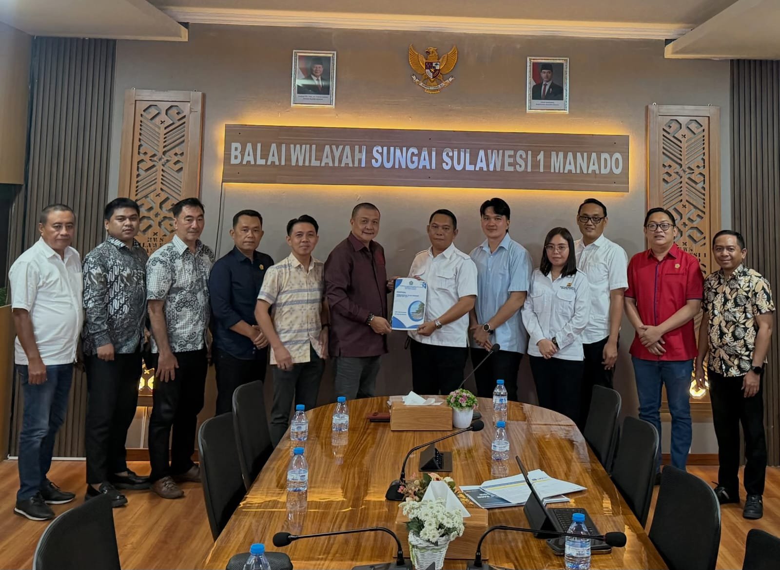 Komisi II DPRD Kabupaten Kepulauan Sangihe saat melaksanakan koordinasi dan konsultasi dengan Balai Wilayah Sungai (BWS) Sulawesi I di Manado, Jumat (18/9/2026). (Foto: Ist)