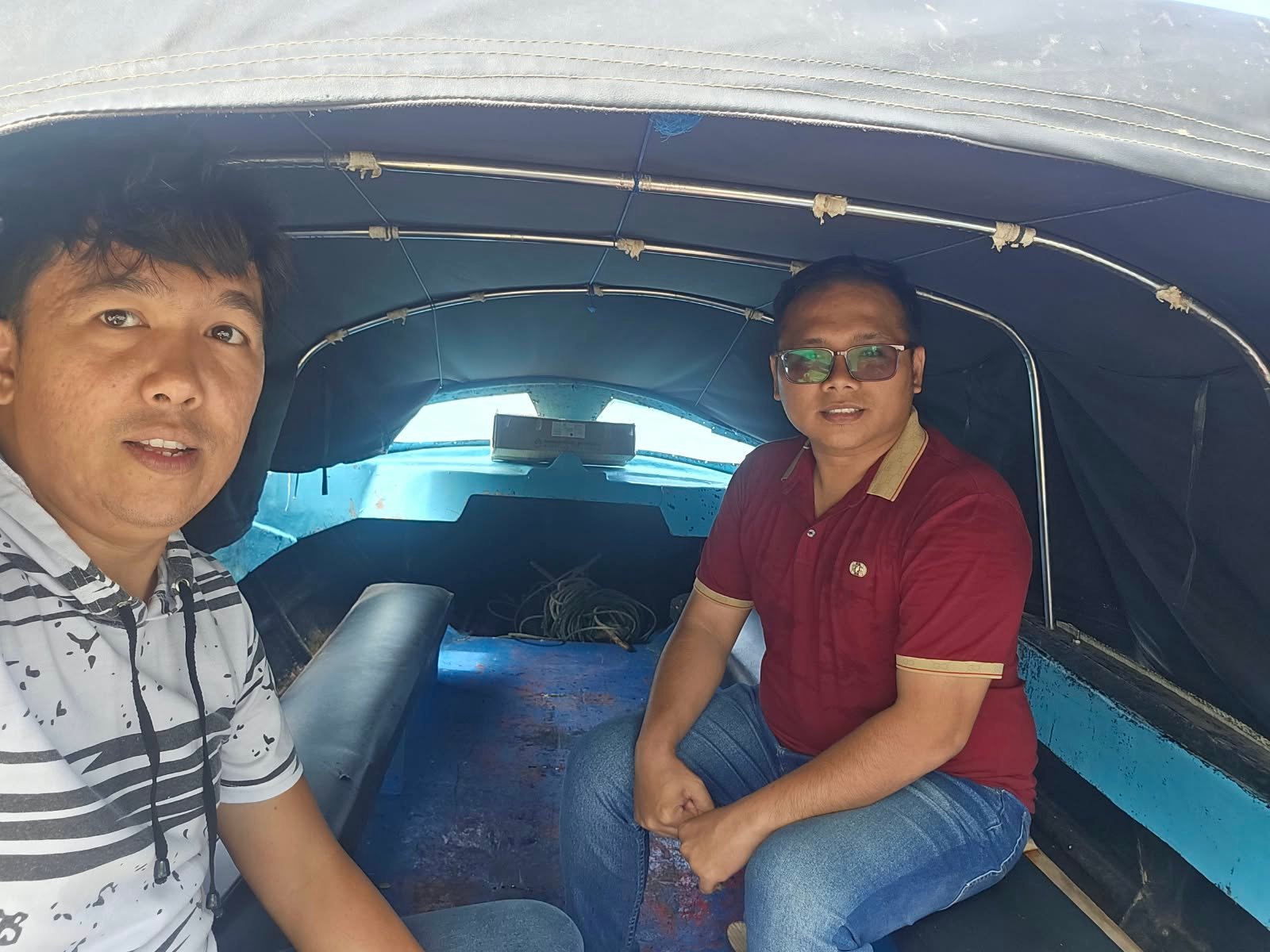 Karlos Siregar, marketing BRI Cabang Tahuna, saat melakukan kunjungan kepada nasabah di wilayah Kepulauan Talaud. (Foto: Ist)