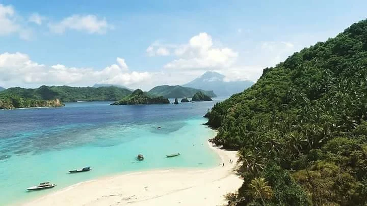 Keindahan panorama alam Pulau Mahoro di Kabupaten Kepulauan Sitaro. (Foto: google maps-Tony Hidayat)