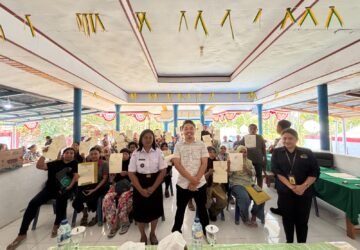 Kantor Pertanahan Sangihe Serahkan Sertipikat PTSL ke Warga Kalekube dan Mala