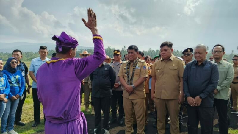 Dari Nelayan hingga Anak Sekolah, Ini Bantuan yang Dibawa Gubernur Sulut ke Sangihe