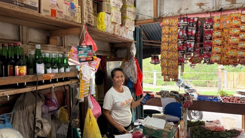 Agen BRILink EbenHeazer Permudah Transaksi Keuangan Warga Pasar Towo