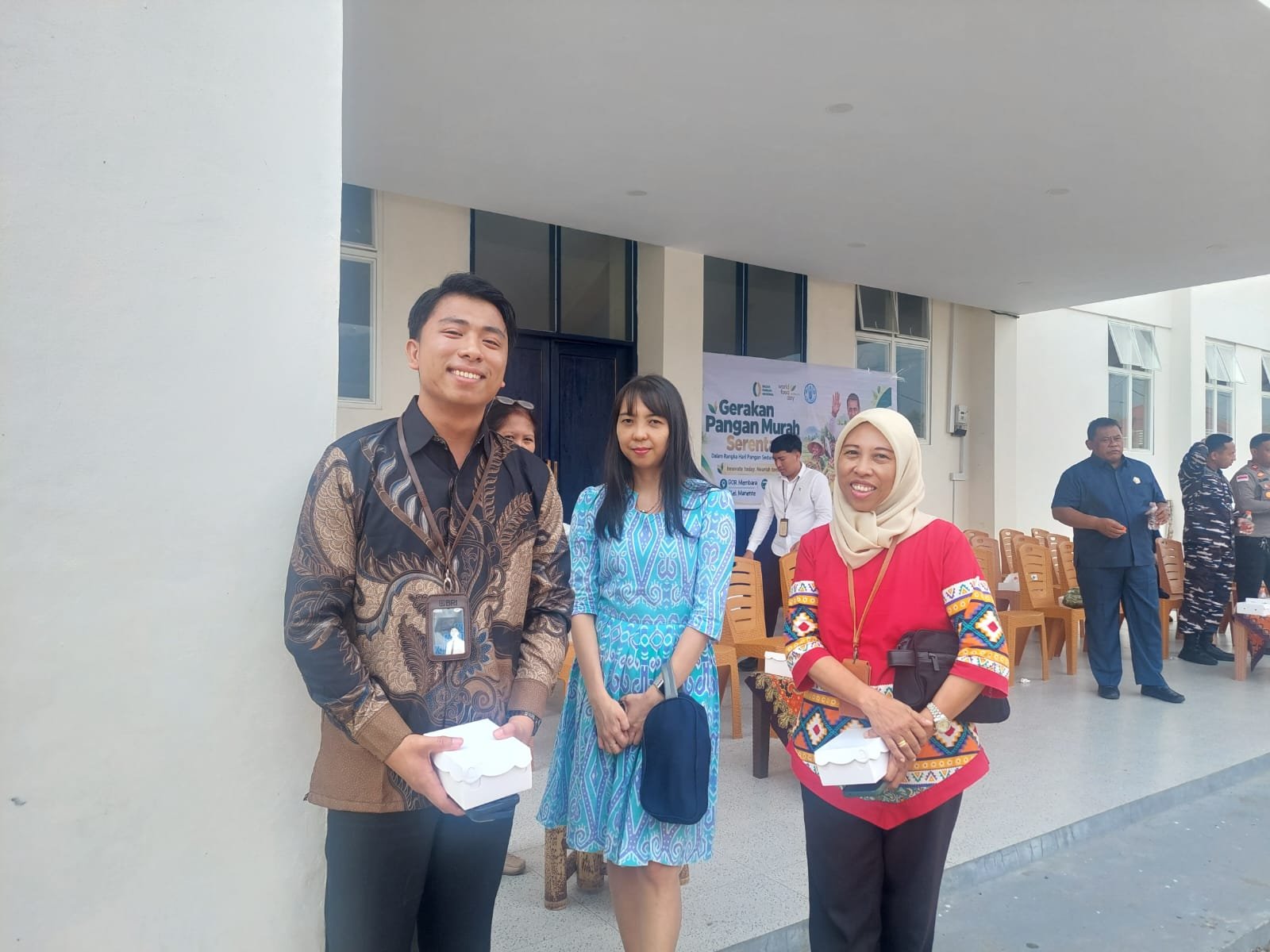 Perwakilan BRI Cabang Tahuna, Prisca Cry Setyawati bersama tim Logistik dan petugas Agen BRILink, mengikuti Gerakan Pangan Murah Serentak di GOR Membara, Manente, dalam rangka Hari Pangan Sedunia 2026. (Foto: Ist)